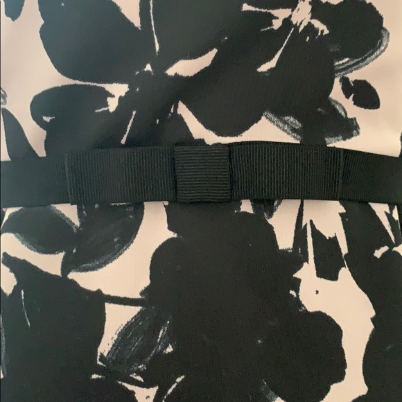 Taylor Women’s dress size 2 - Picture 4 of 7